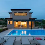 Karina, Porec Βίλα Kadumi