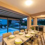 Karina, Porec * Kadumi