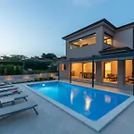 Karina, Porec Kadumi