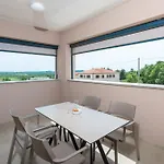 Karina, Porec Kadumi