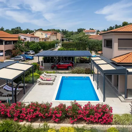 Karina, Porec Kadumi