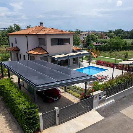 Karina, Porec * Kadumi