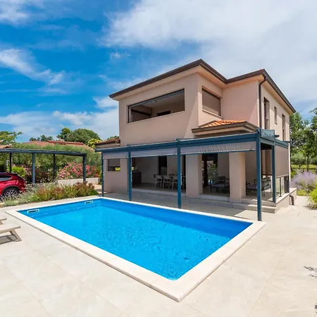 Vila Karina, Porec Kadumi