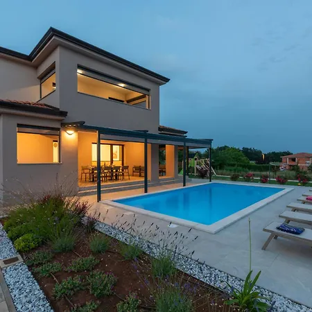 Vila Karina, Porec Kadumi
