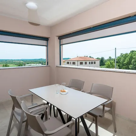 Karina, Porec Kadumi