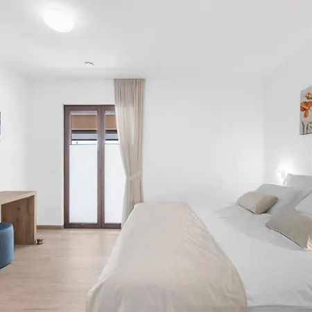 Karina, Porec Kadumi