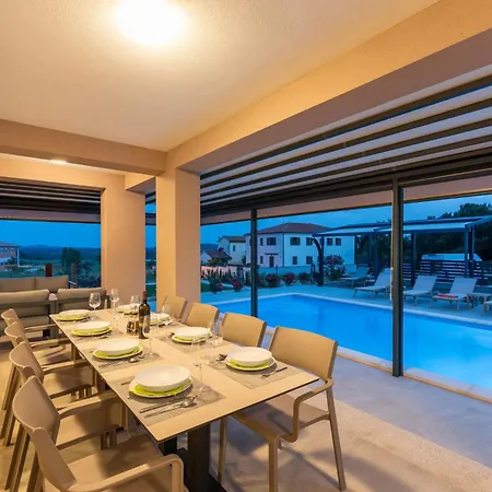 Karina, Porec * Kadumi