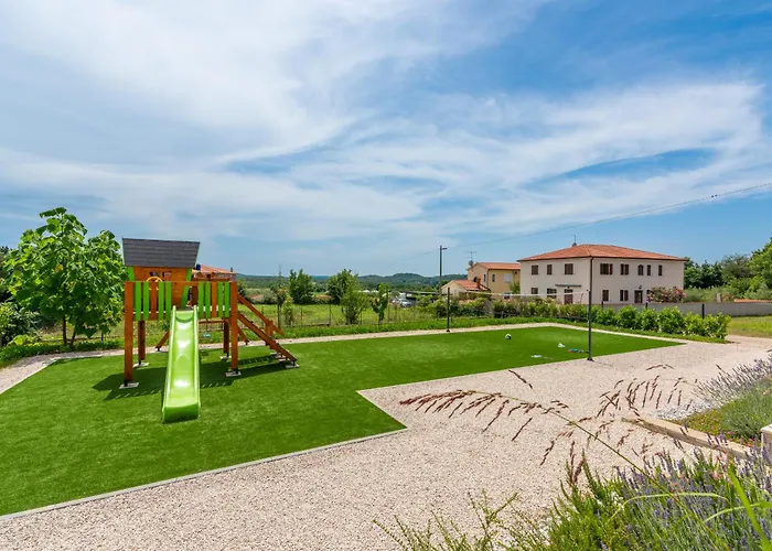 Karina, Porec Vila