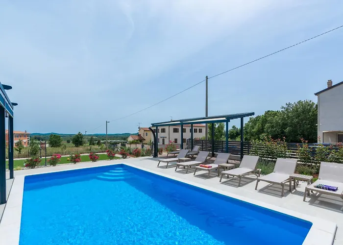 Willa Karina, Porec